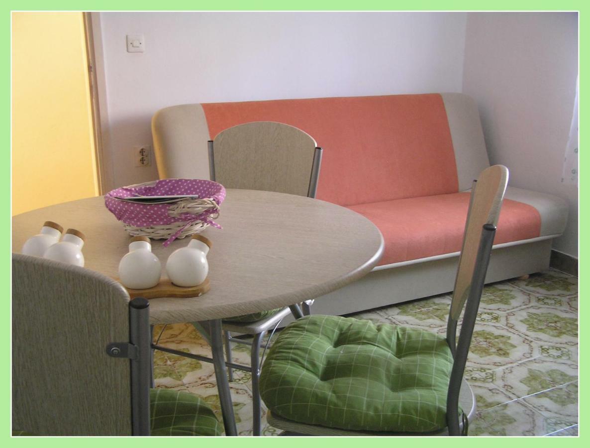 Apartman Tisno Eksteriør bilde